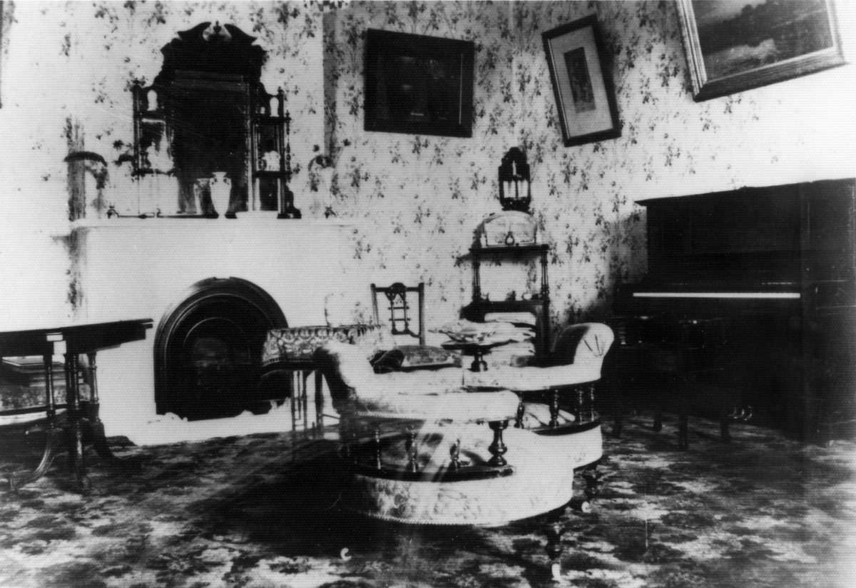 Interior view of Garowie, an Ipswich residence, 1919