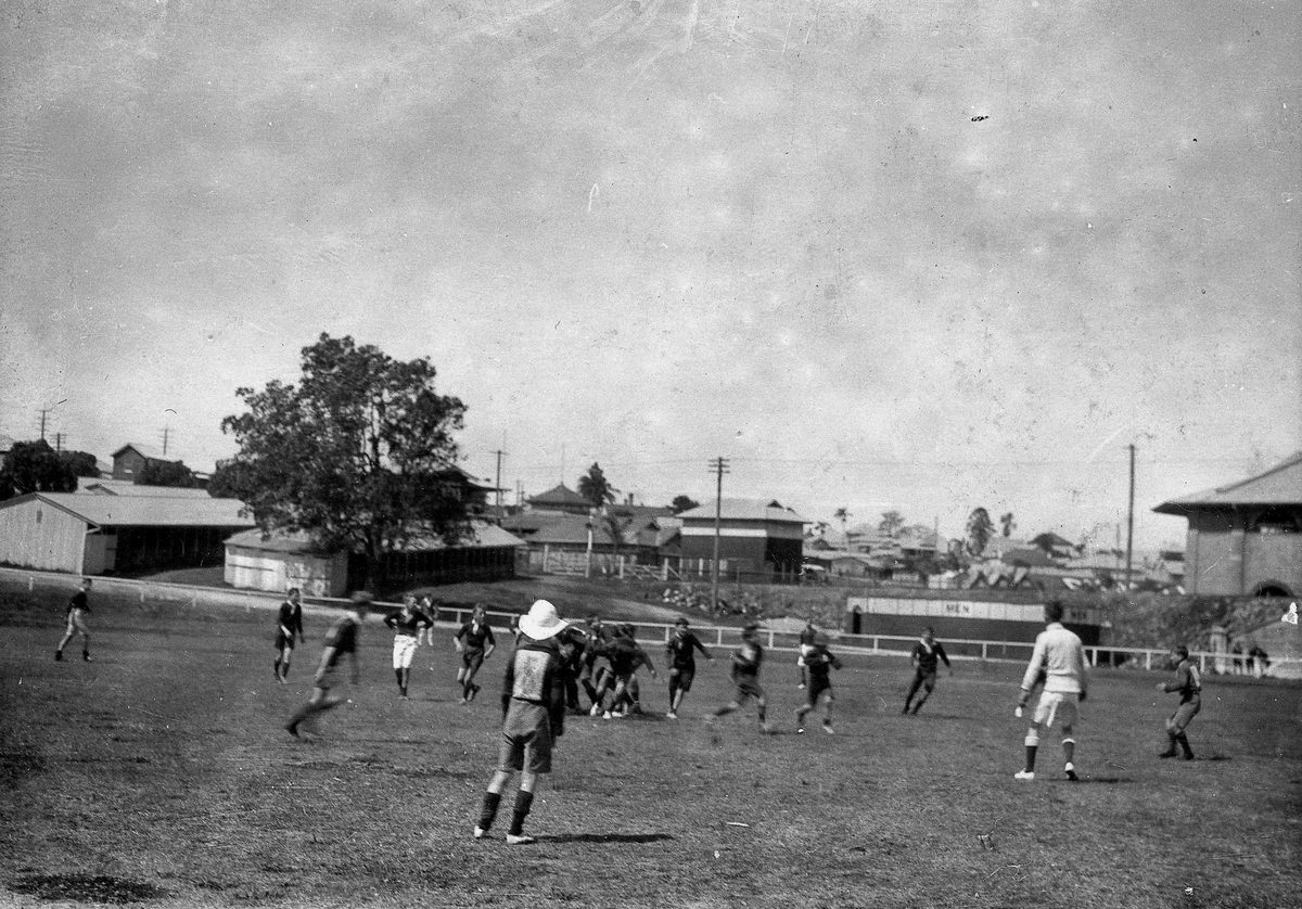 Enoggera plays Ithaca Creek in the semi-finals of the school competition, Exhibition Grounds, 1925, Bowen Hills