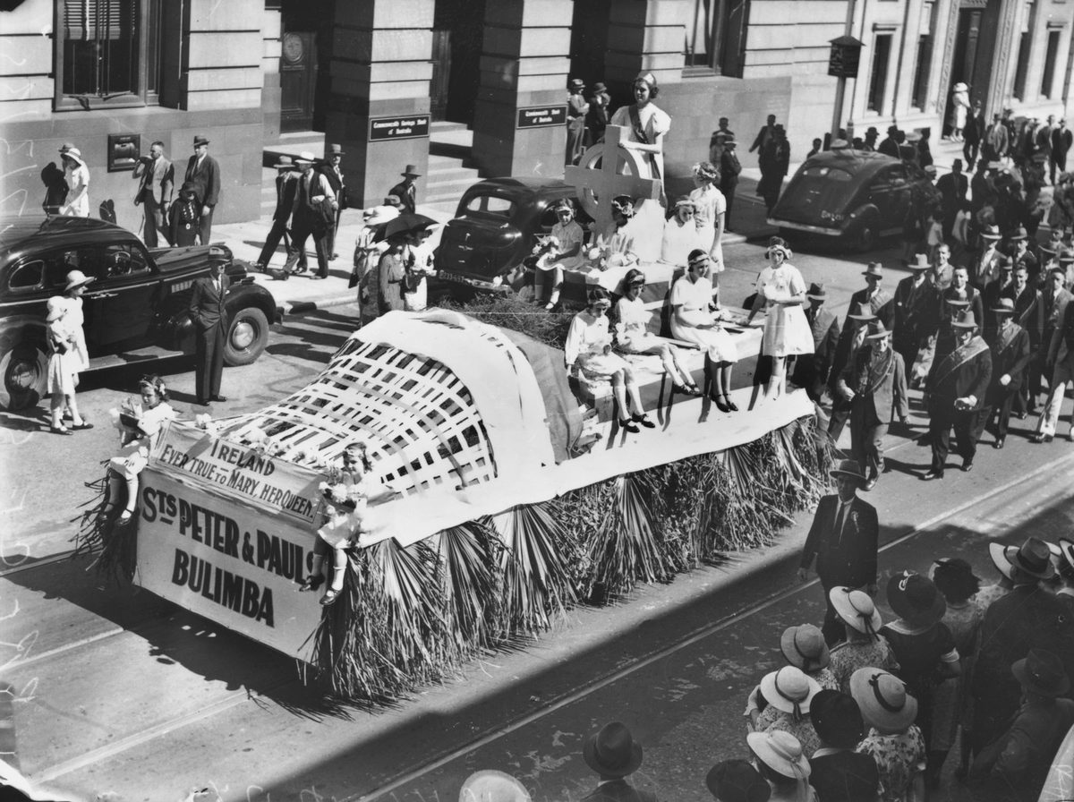 Procession float travels through Brisbane on St. Patrick's Day, 1938