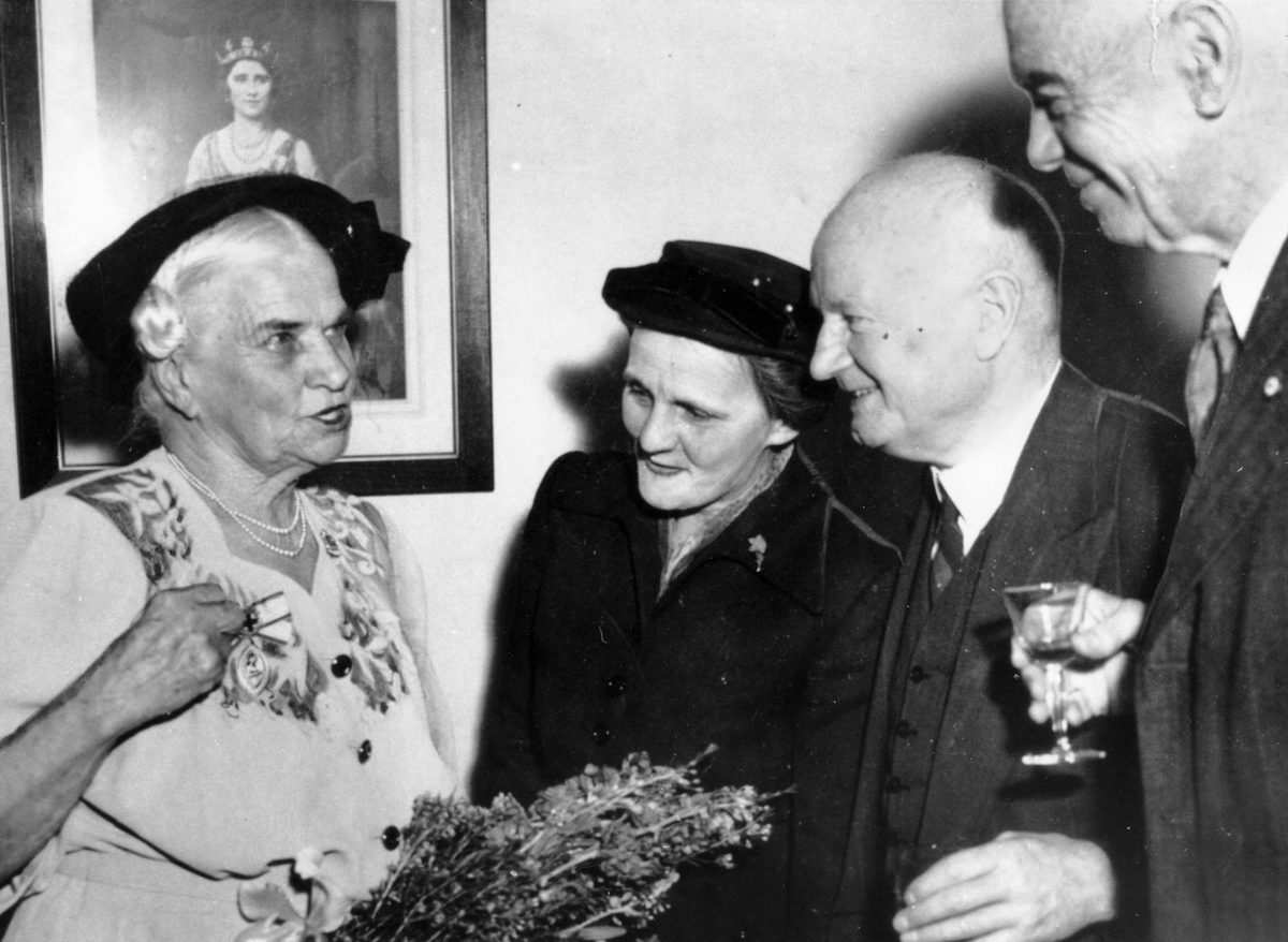 Matron Sadie MacDonald with her Florence Nightingale medal, Brisbane (1953)