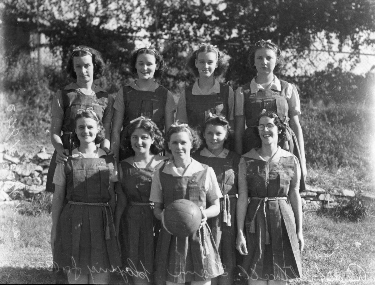 Netball team photograph, Brisbane, 1940