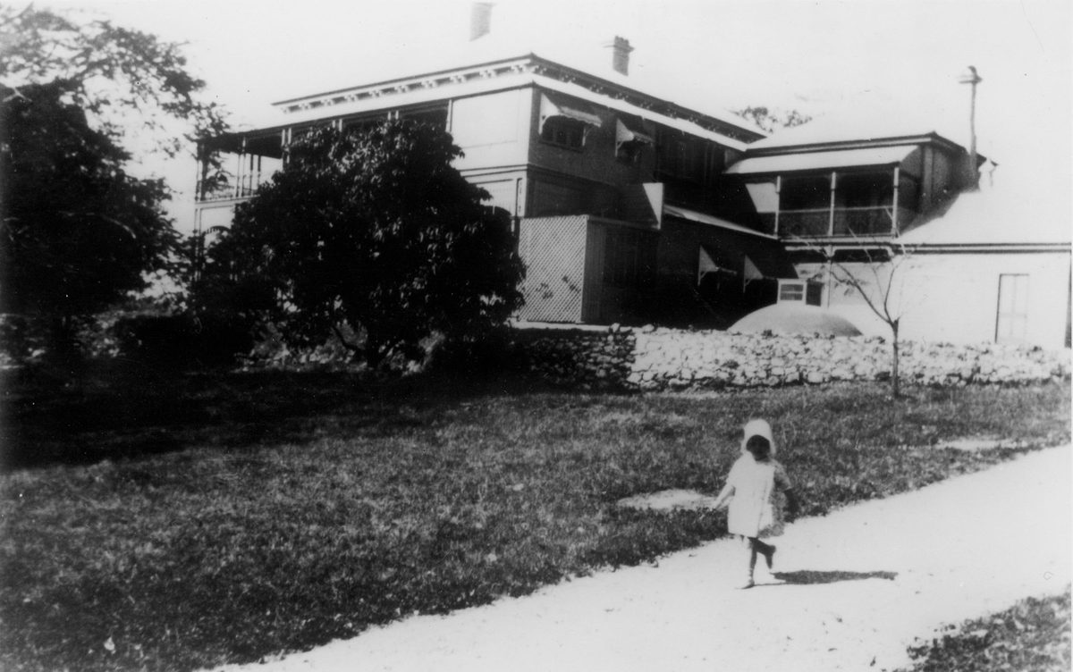 Back view of Ipswich residence Garowie, 1920