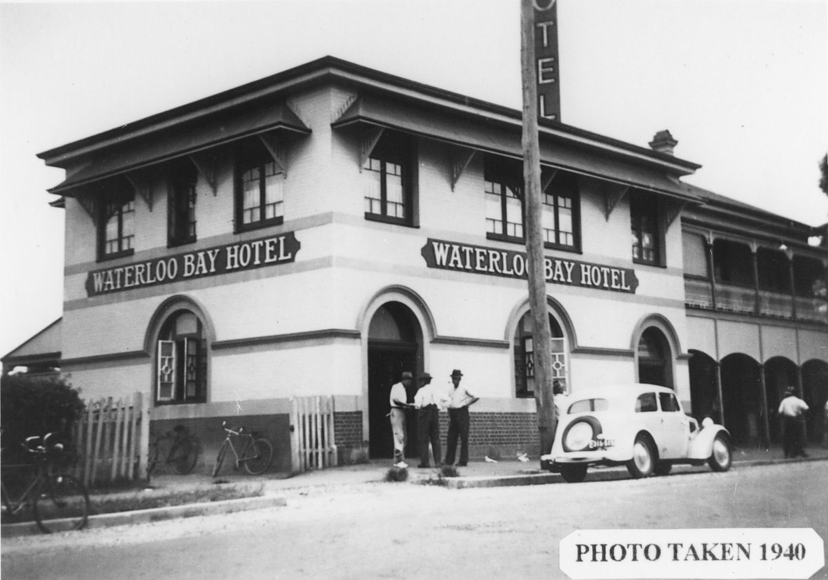 Waterloo Bay Hotel in the Brisbane suburb of Wynnum, 1940