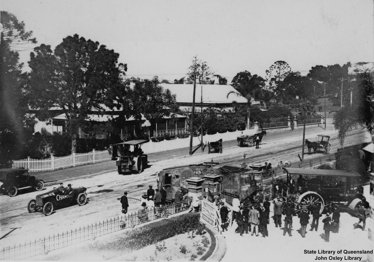 Moving the 'Mephisto' tank to the Queensland Museum, Bowen Hills, Brisbane, 1919