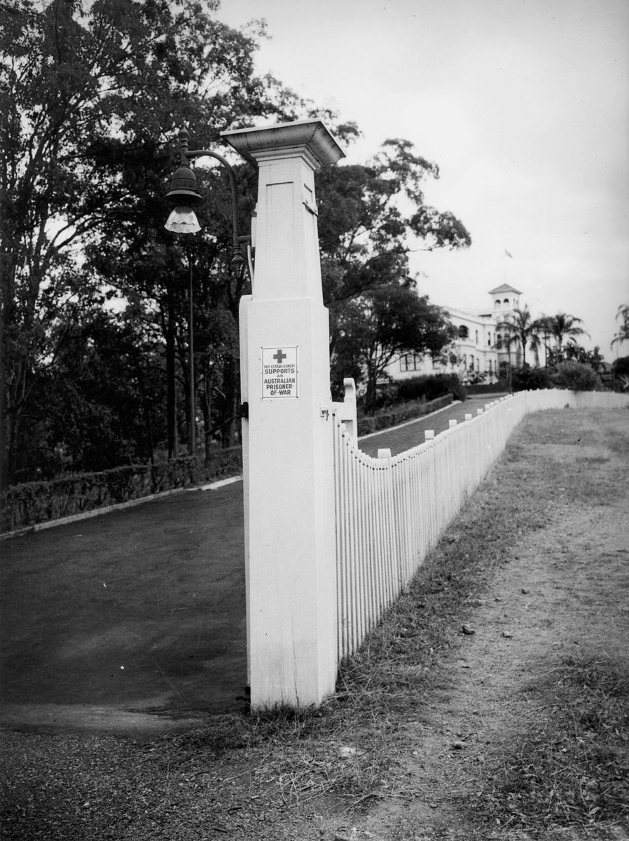 Notice supporting Australian Prisoners of War attached to the gatepost at Government House, Brisbane, 1942, Bardon