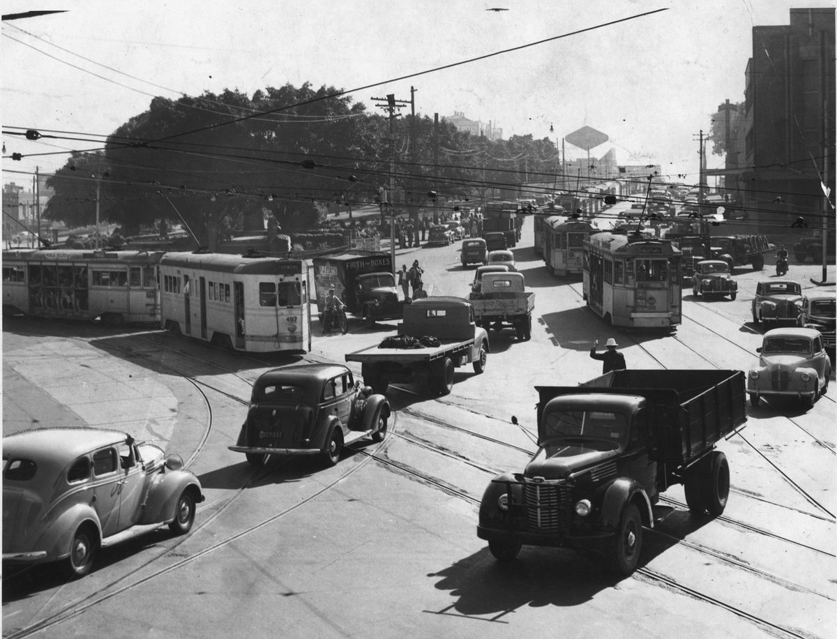 Traffic congestion at the corner of Ann, Wickham and Boundary Streets, Fortitude Valley, 1951