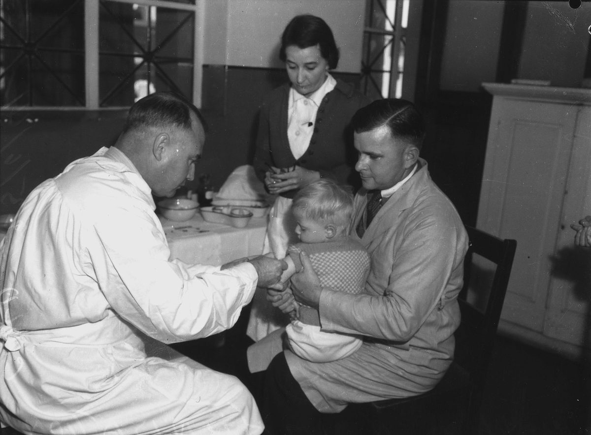 Doctor immunising a child, 1941, Brisbane