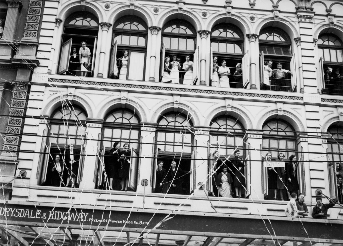 Shop girls applauding RAAF recruits marching along Queen Street, Brisbane, 1940, Brisbane City