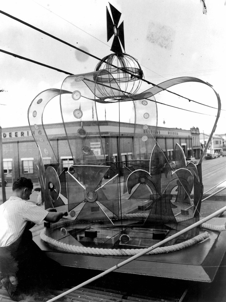Brisbane prepares for the arrival of The Queen and Duke of Edinburgh, March 1954