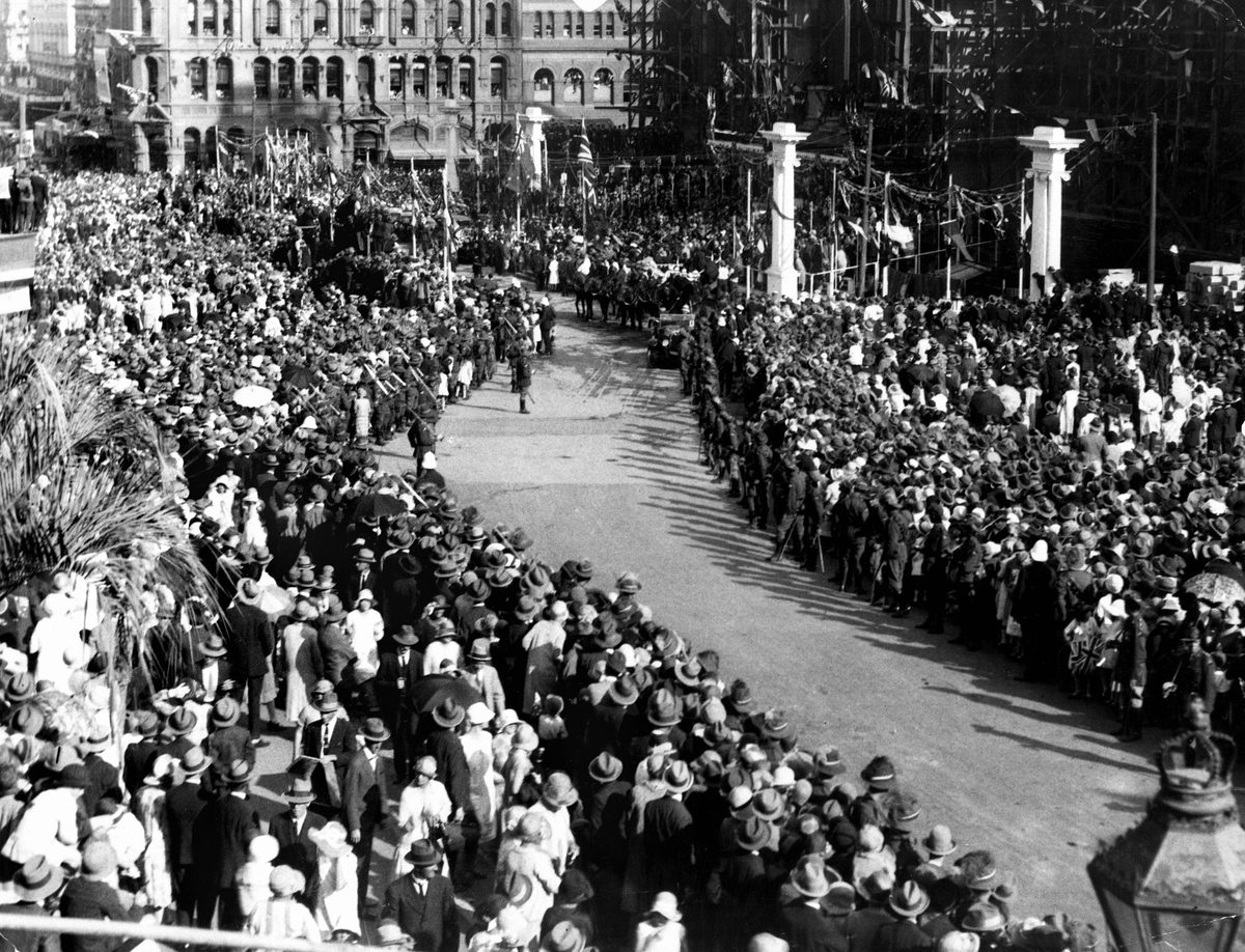 Crowds gather at Albert Square for the civic welcome to The Duke and Duchess of York, Brisbane, 1927