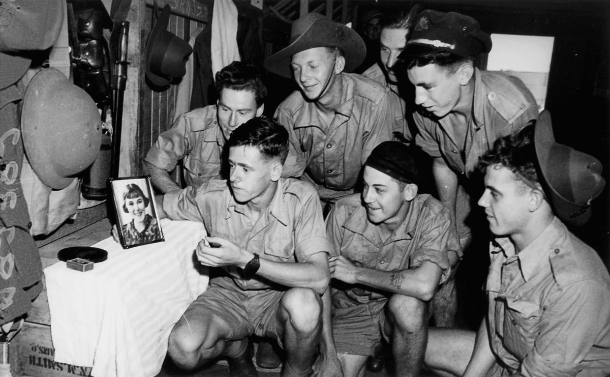 Soldiers admiring a photograph of a girl at their coastal fortress, near Brisbane, January 1942