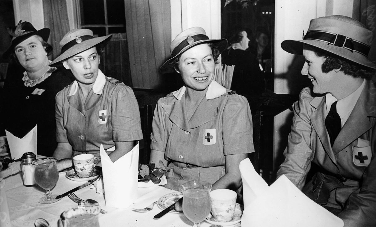 Ladies enjoying lunch at Rowe's, Brisbane, October 1941