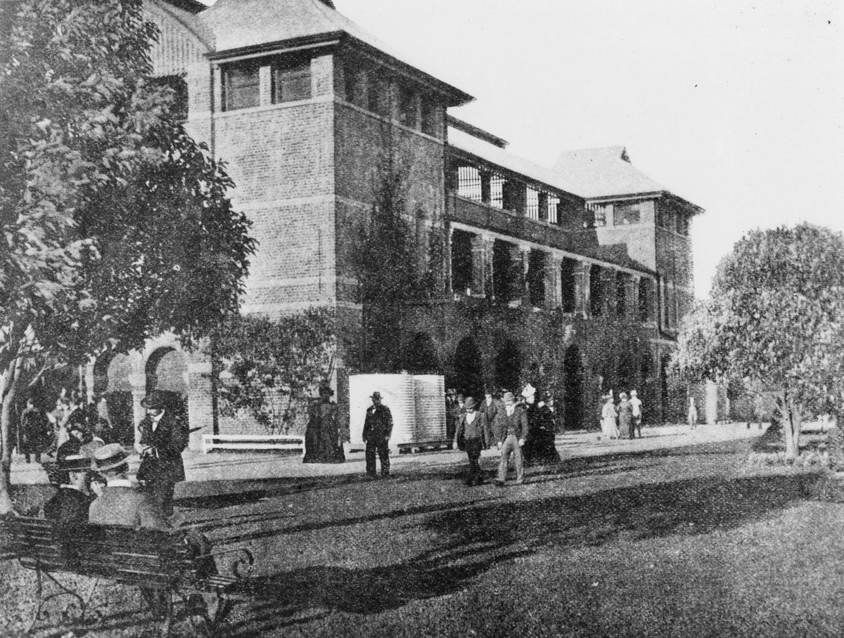 Scene at Eagle Farm racecourse, Brisbane, 1900