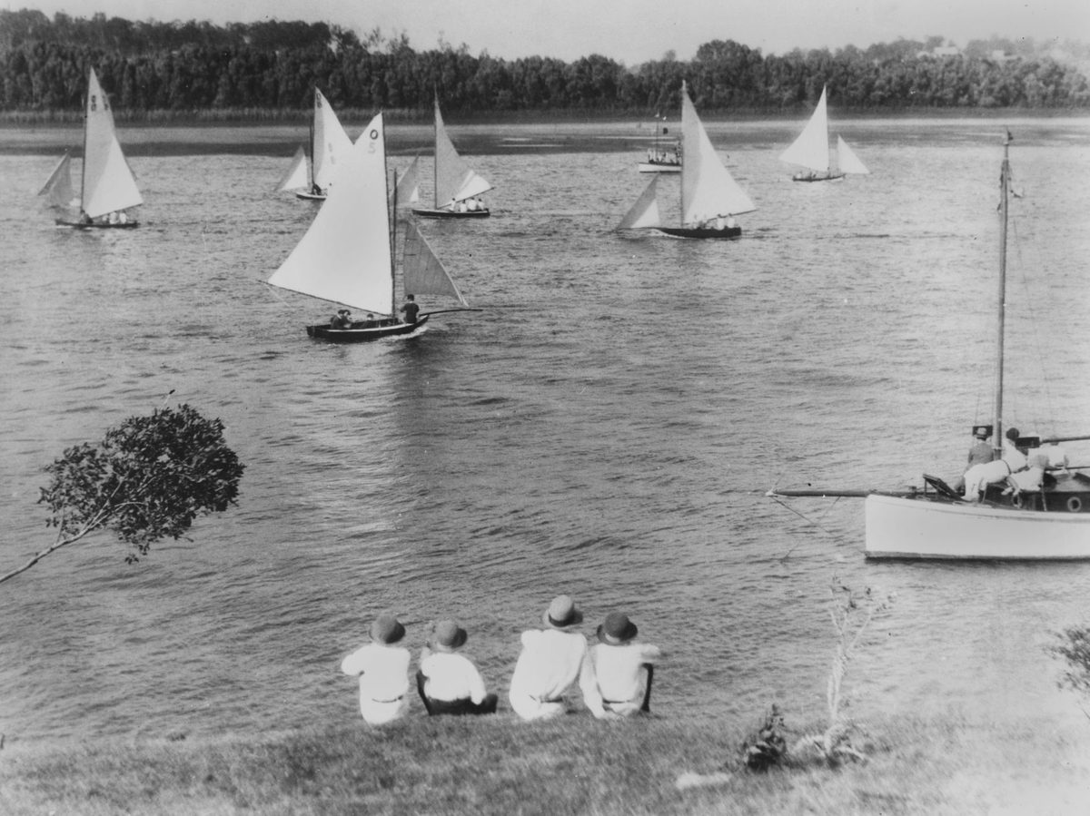 Sailing race during a hard westerly winds, 1931, Brisbane River