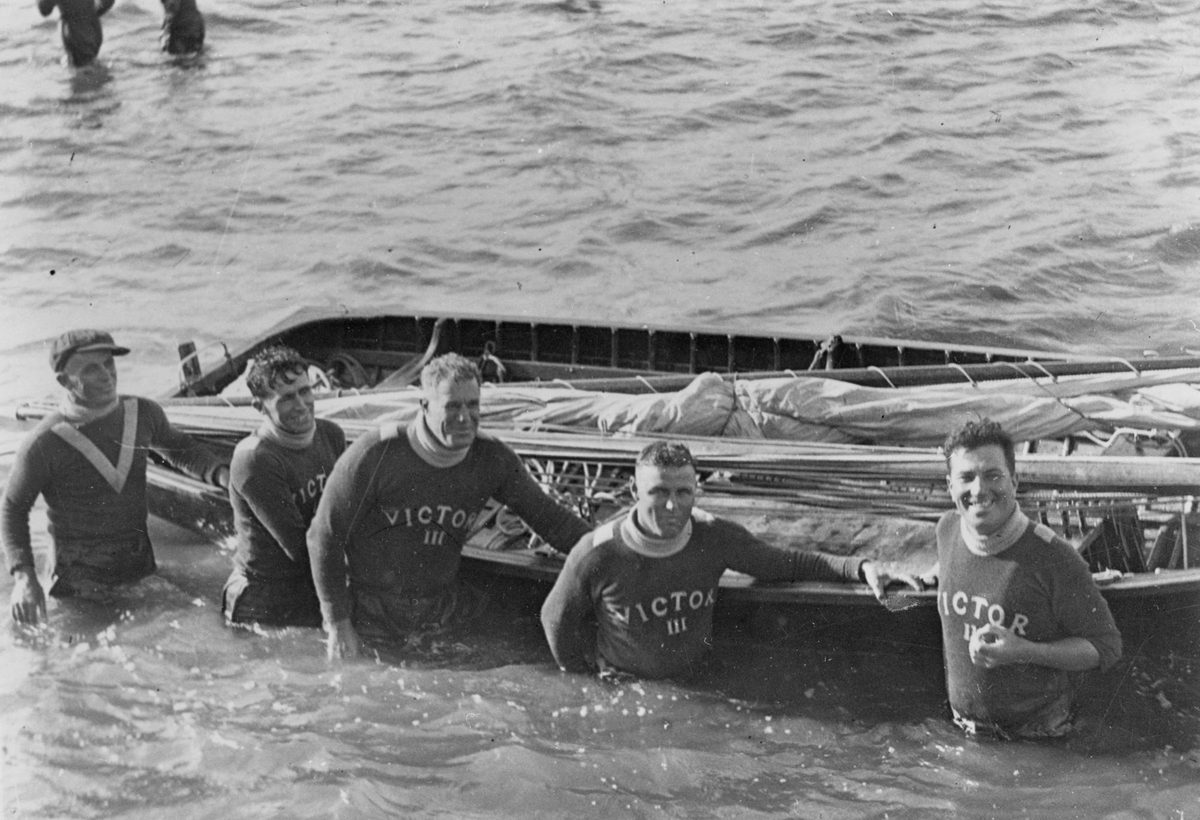 Vic Lucas and the crew of Victor III, 1933, Wynnum