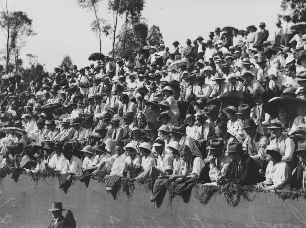 Spectators watching a tennis match in Brisbane, 1934