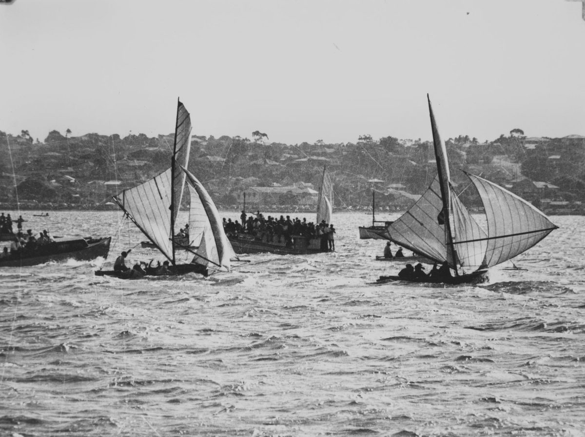 Finsh of the last heat of the sixteen footers championship, 1948, Brisbane