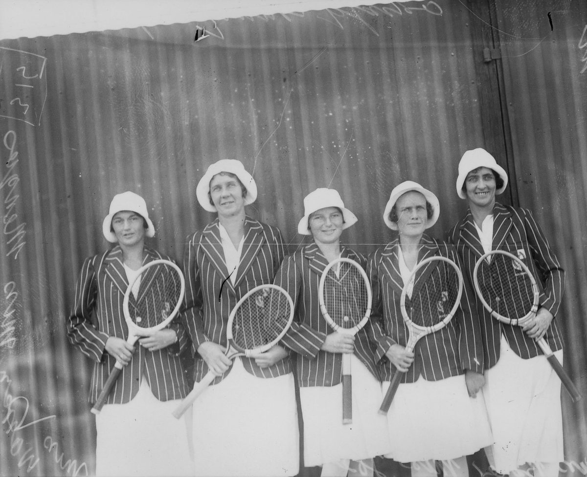 New South Wales women's tennis team in Brisbane, 1932