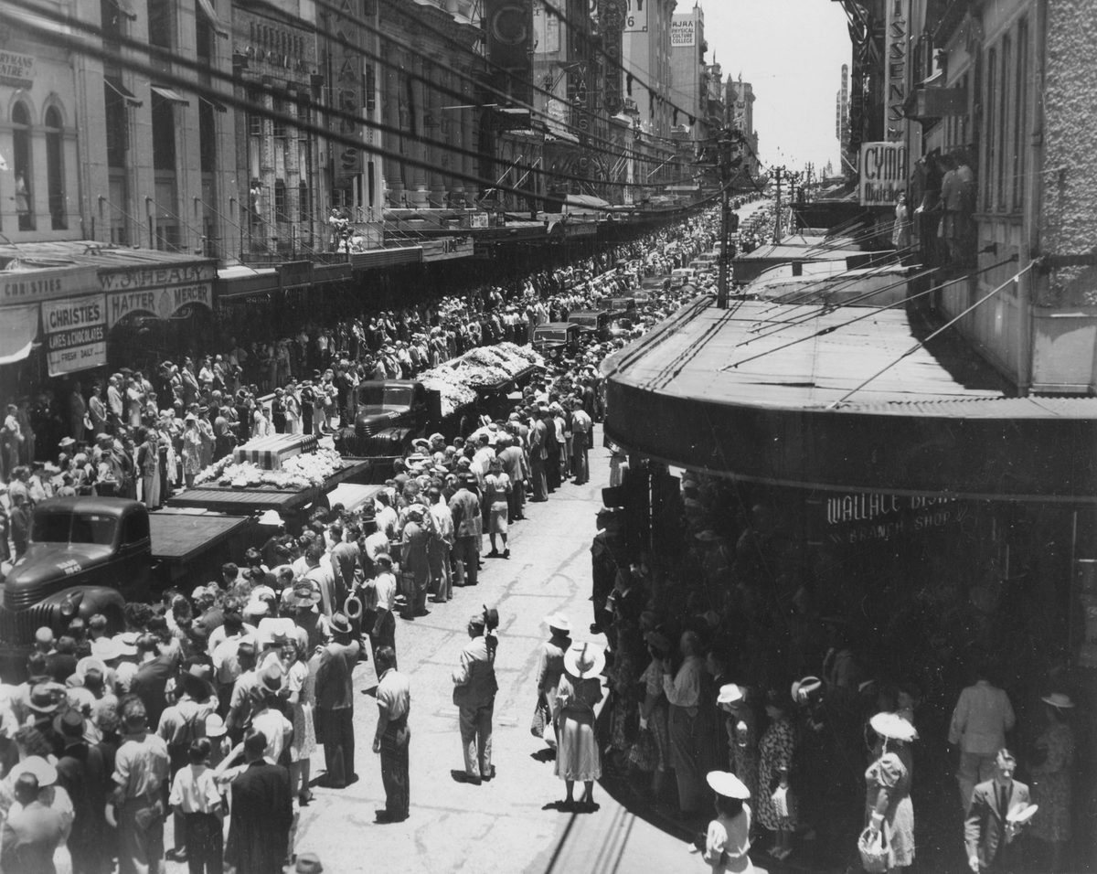 Funeral procession for American soldiers, Queen Street, Brisbane, Queensland, 1947, Brisbane City
