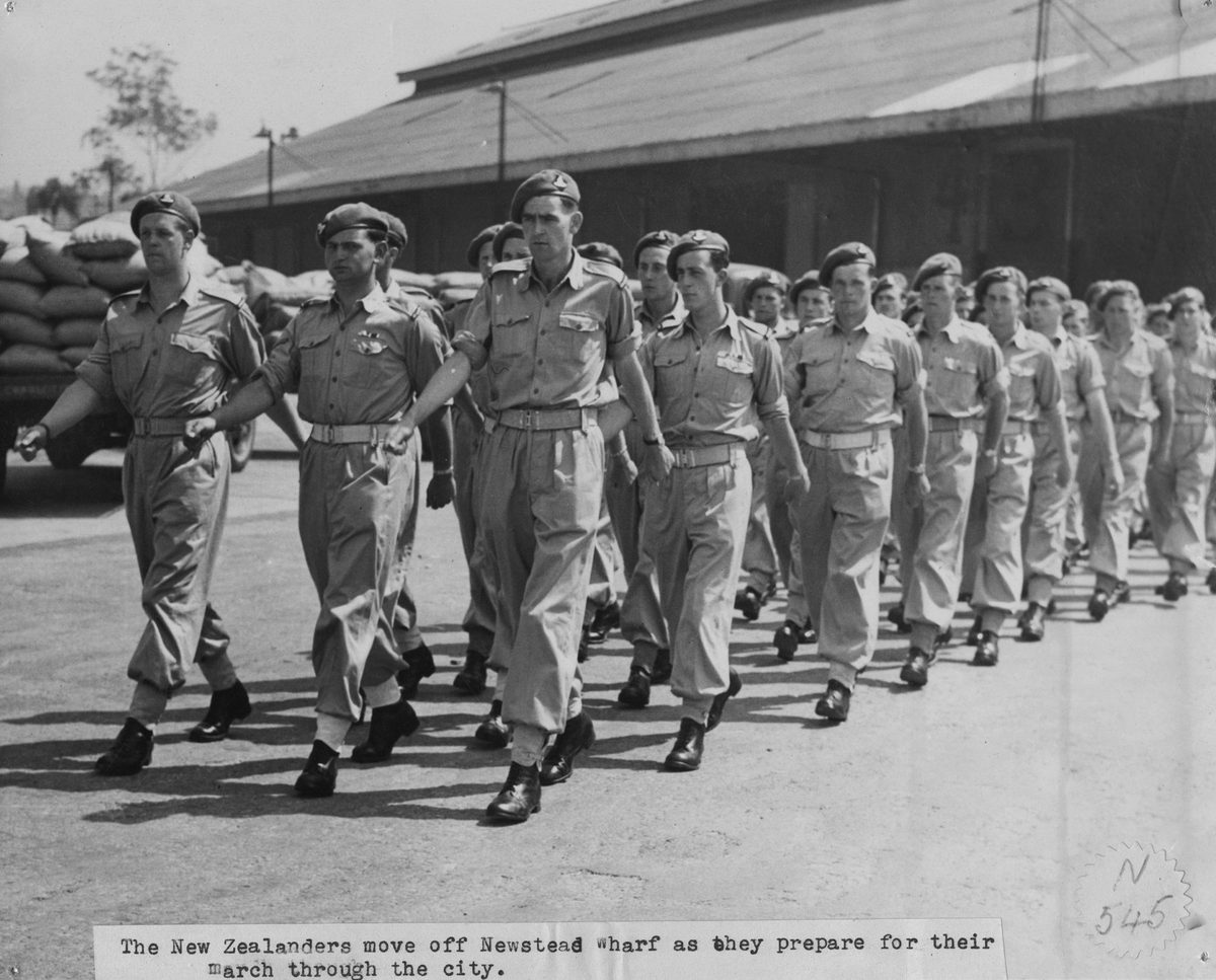New Zealand troops at Newstead Wharf, 1951