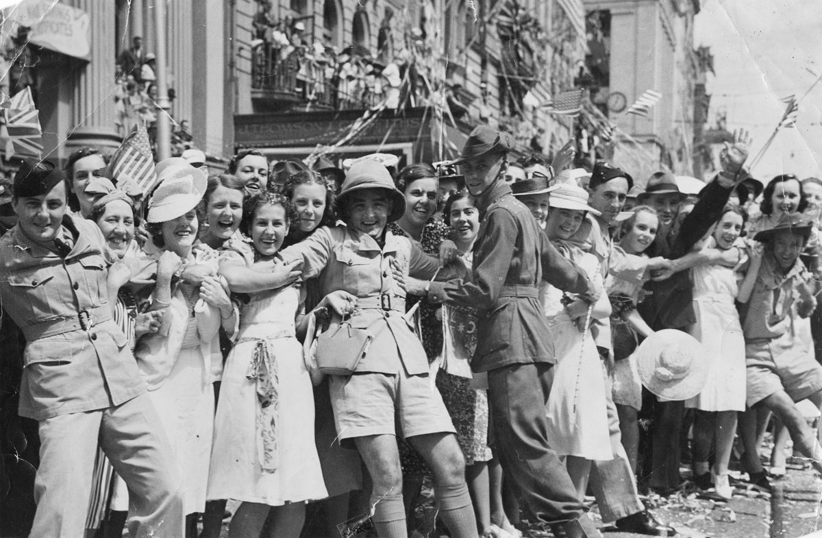 Happy crowd in Queen Street, celebrating the arrival of American Forces, Brisbane, 1941, Brisbane City