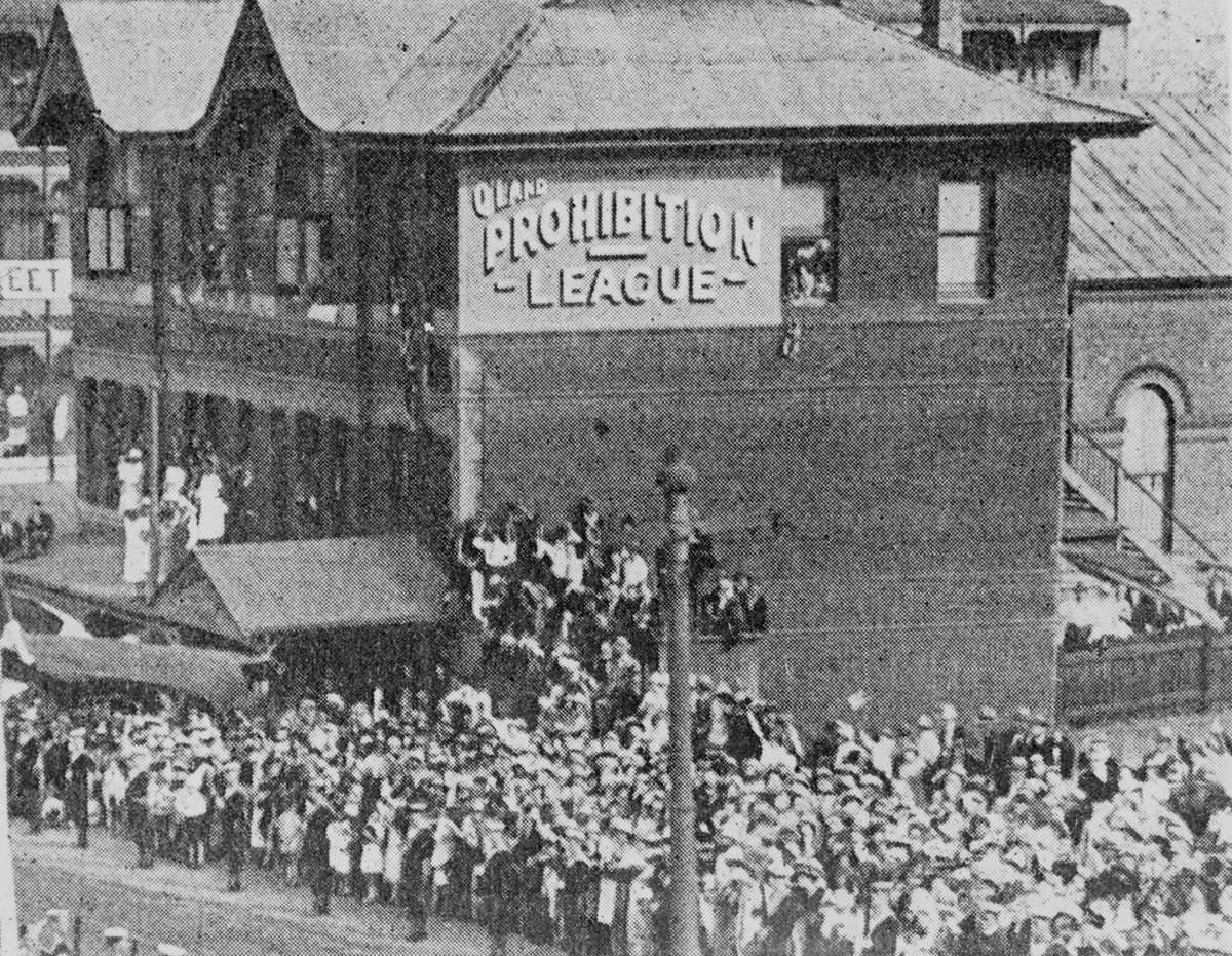 Crowd gathered outside the Queensland Prohibition League building on Edward Street to watch a military parade, Brisbane, 1927, Brisbane City