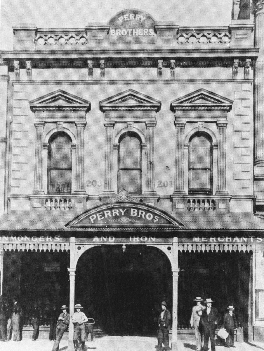 Perry Brothers building in Brisbane, 1902