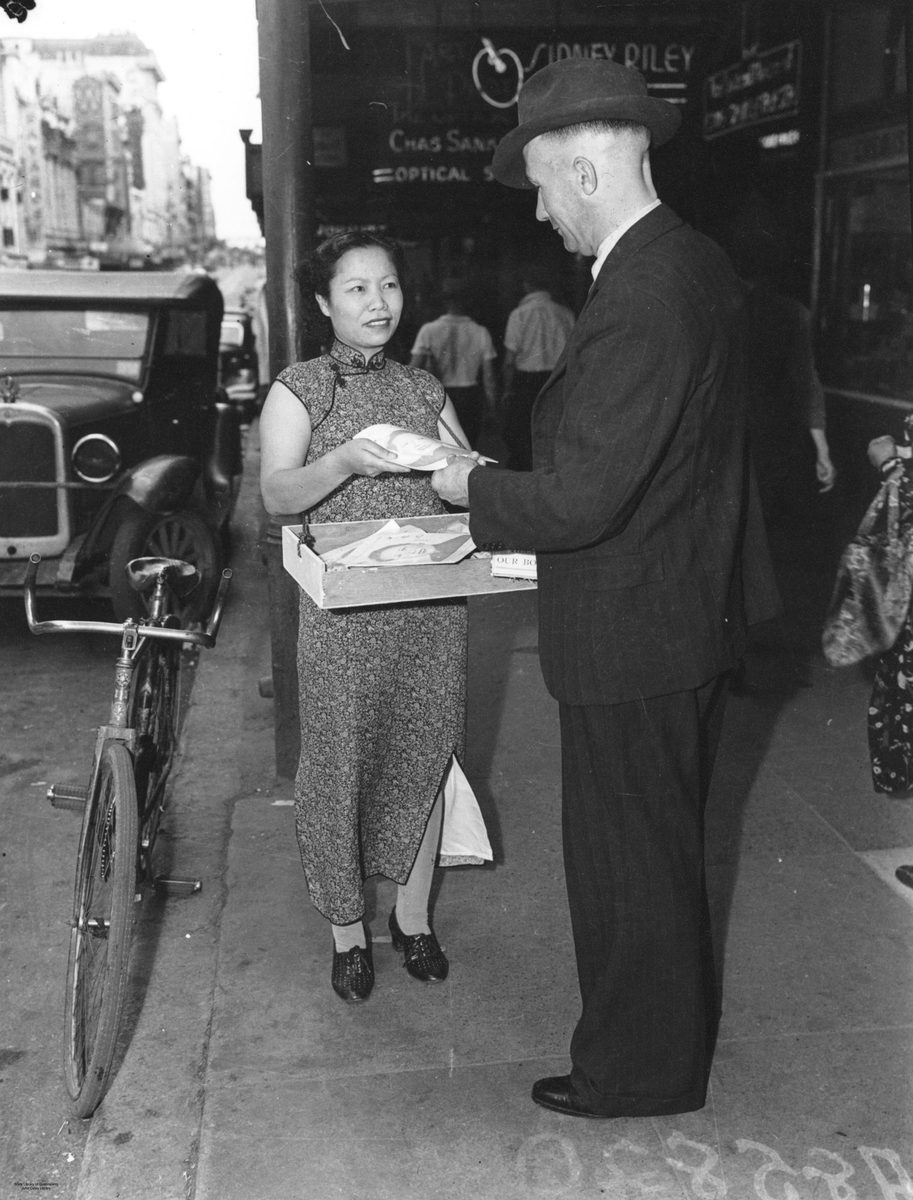 Collecting funds for medical aid to China, 1942, Brisbane City
