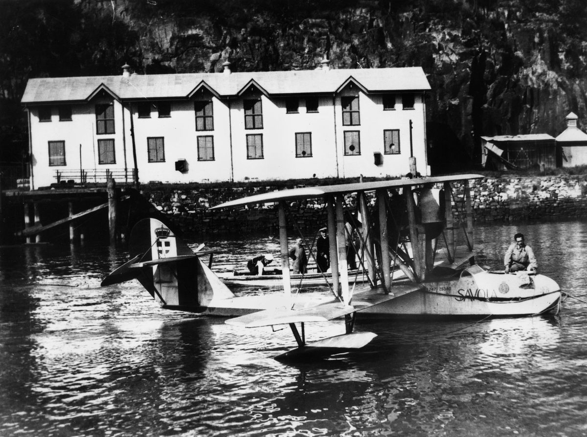 Savoia Marchetti seaplane in the Brisbane River, 1925