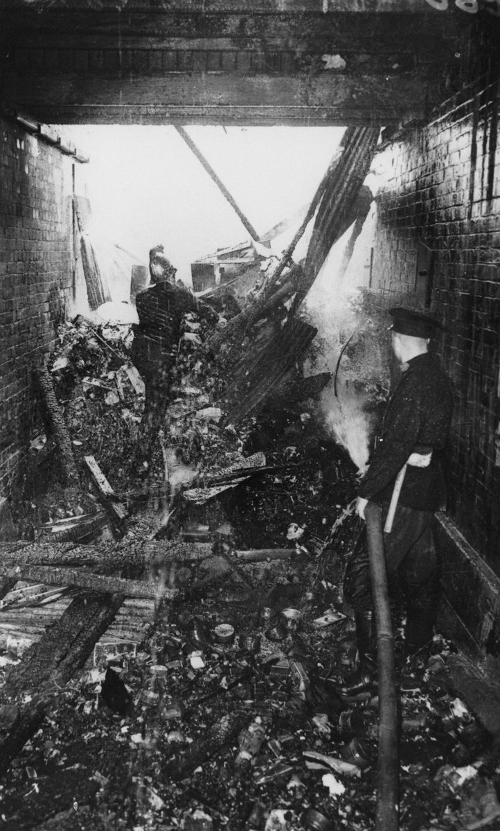 Fire at R. M. Gows, Brisbane, 1942
