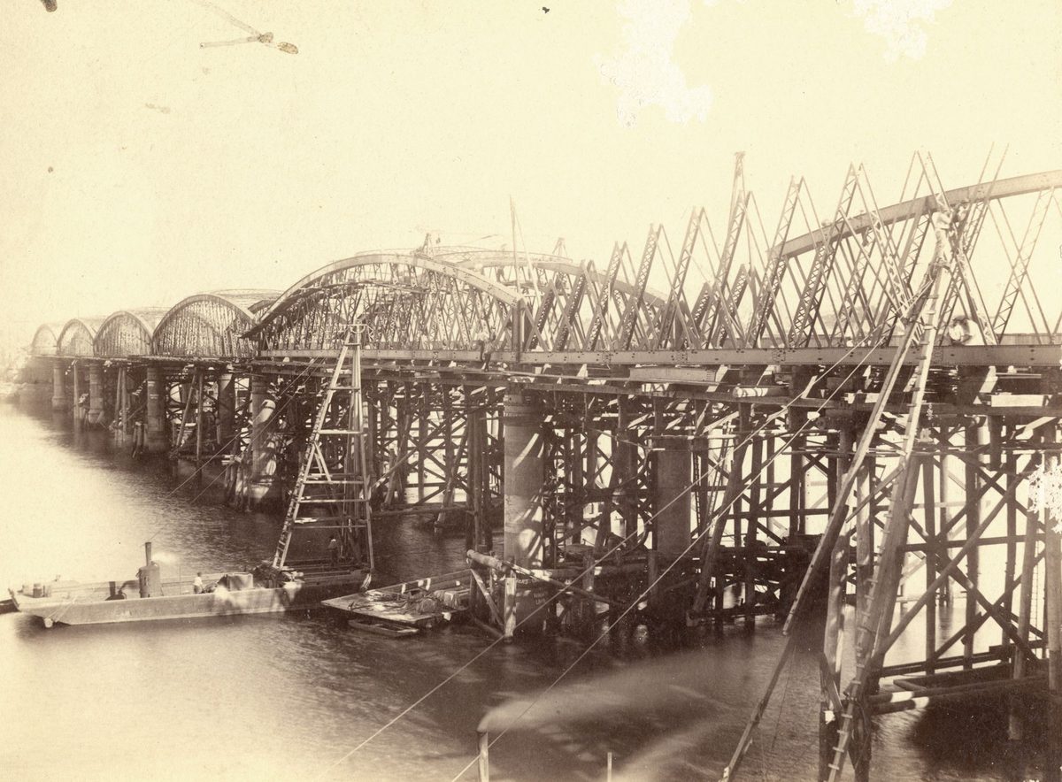 Constructing the downstream section of the second permanent Victoria Bridge, Brisbane, 1896, Brisbane City