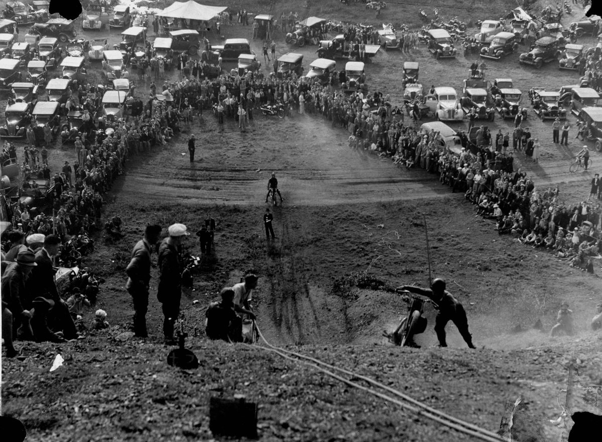 Motorcycle hill climbing event in Bardon, 1938
