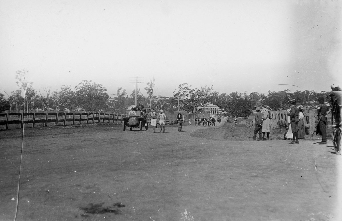 Marathon race on Gympie Road, Kedron, 1908