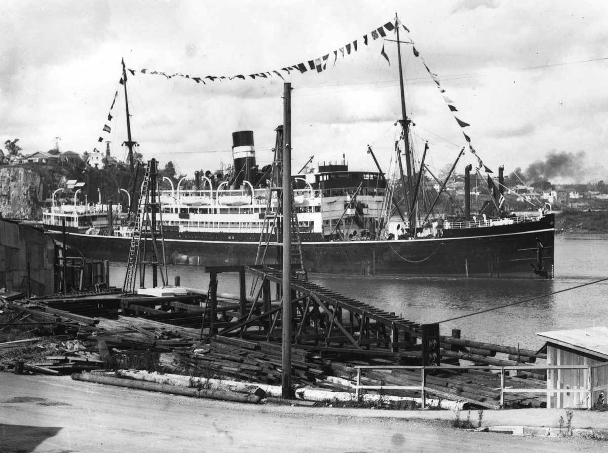 Merchant ship Orungal at Circular Quay, Brisbane, 1935, Brisbane City