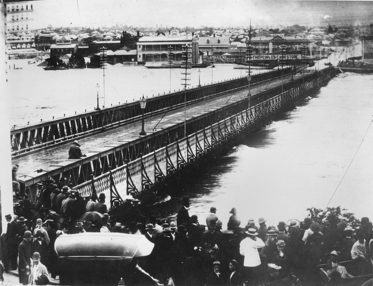 Victoria Bridge, Brisbane, photographed during the 1893 flood, Brisbane City