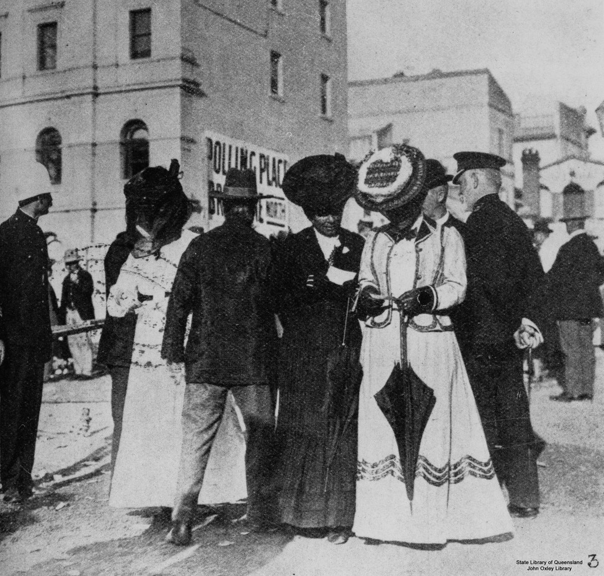 Men and women at a polling booth on Adelaide Street in Brisbane, 1907, Brisbane City
