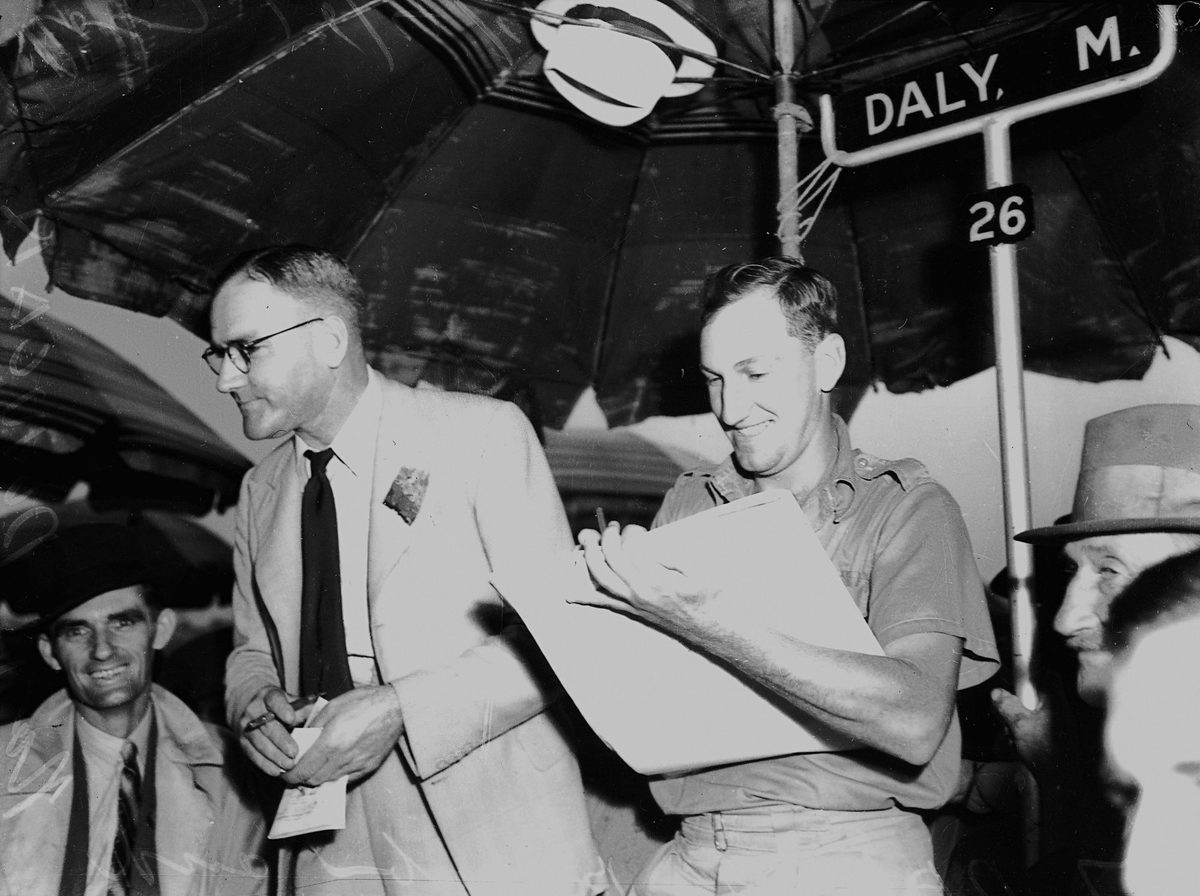 Bookmaker M. Daly and assistant Ray Duncan at the races, Brisbane, 18 April 1942