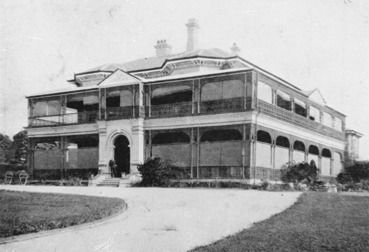 Front view of Nyrambla in Ascot, 1932