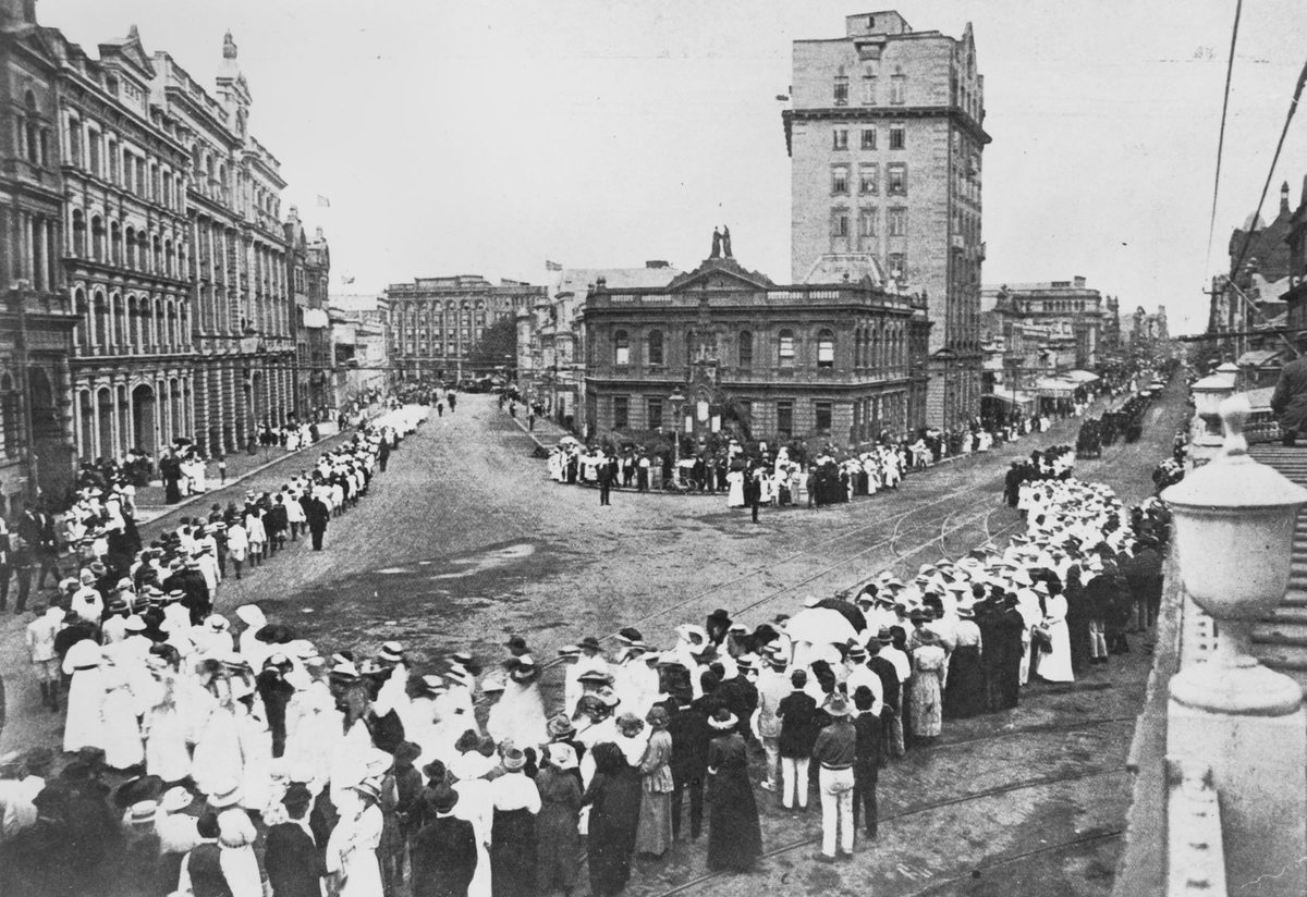 Crowds line up to watch the funeral procession of Archbishop Robert Dunne, Brisbane, 1917