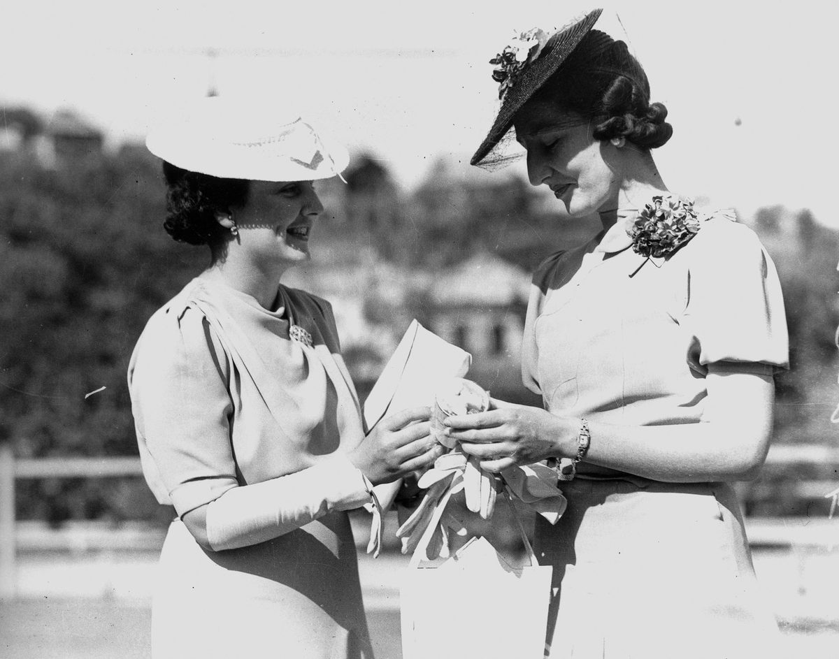 Freda Lindsay and Norma Raymond at the Mater Hospital fete in Brisbane, 1939, South Brisbane