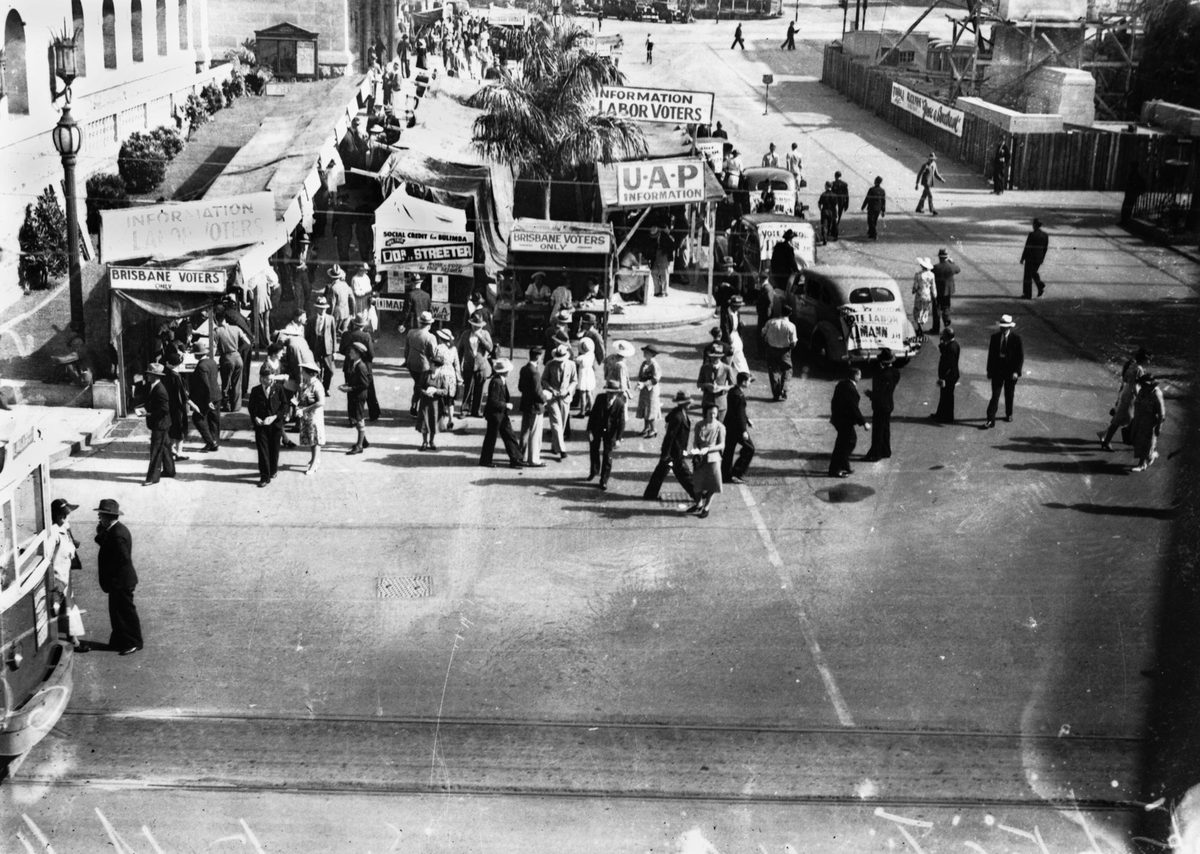 Election day, Brisbane City Hall, 1938