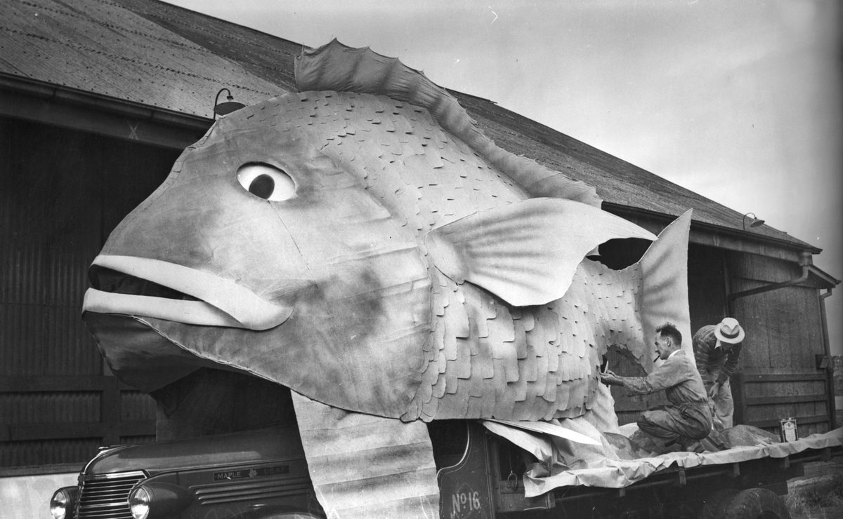 Preparing a float for the Labor Day procession, Brisbane, 1940