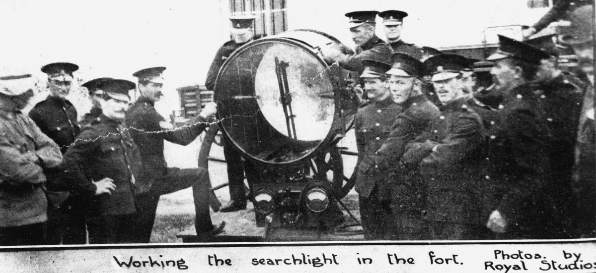 Searchlight at Fort Lytton (1910)