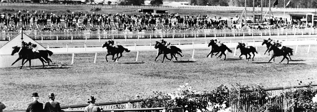 Finish of the Juvenile Handicap at Brisbane races, May 1931