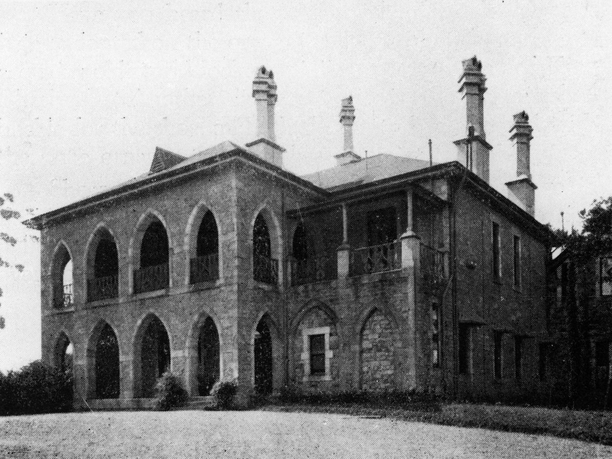 Front view of Brisbane residence, 'Bishopsbourne', 1925, Milton