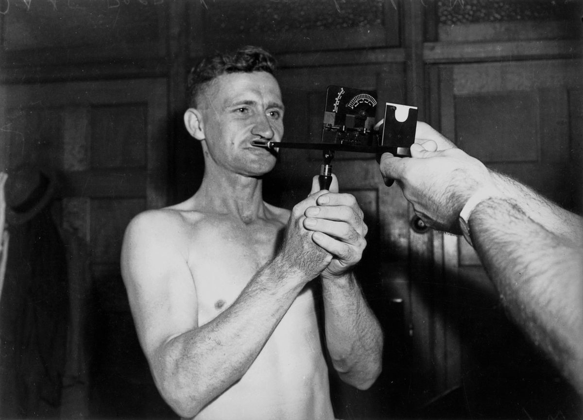 Medical test for an RAAF recruit, Brisbane, March 1940