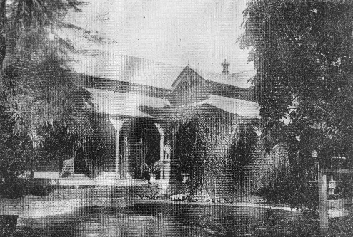 Residence of H. W. Luya, Chairman of Stephens Shire Council, 1906, Annerley