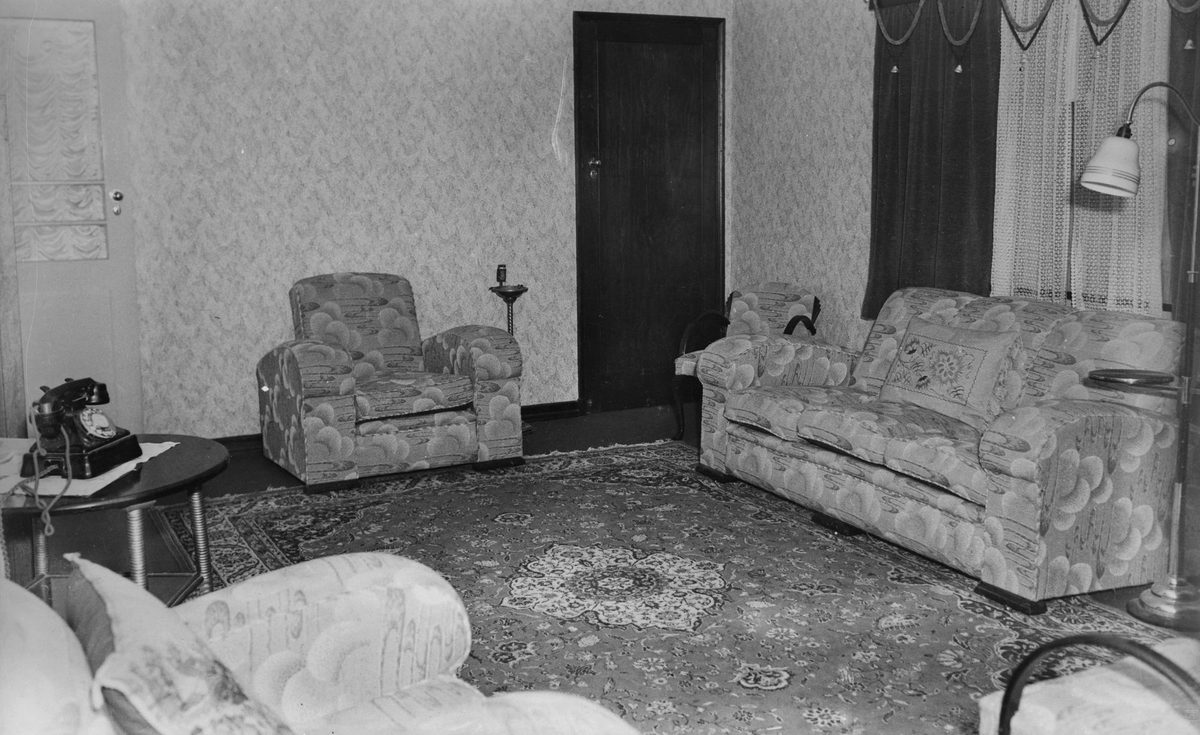 Lounge room at Mr and Mrs E. Robinson's new home at Holland Park, 1940