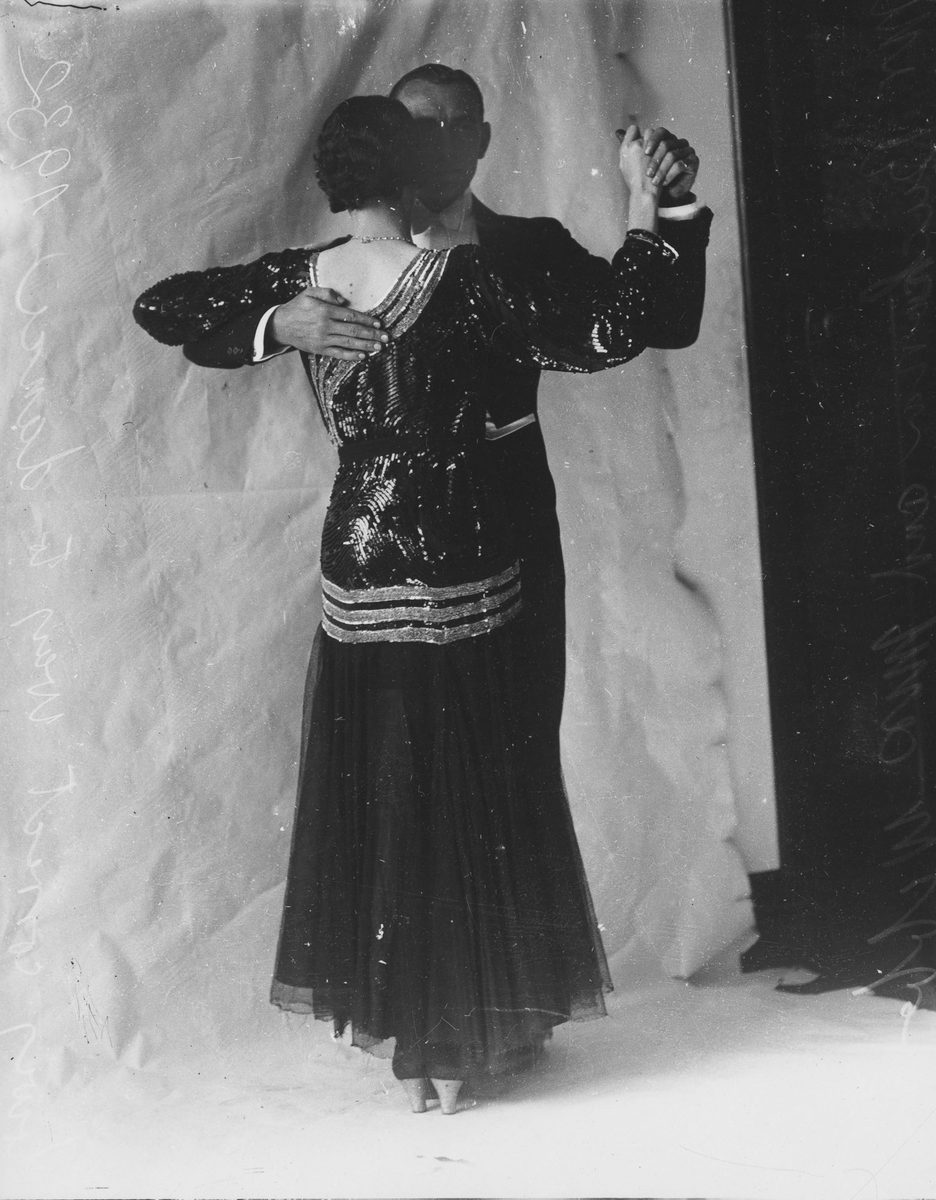 Mr Webber and Miss Buchanan showing the correct way to dance, Brisbane (1932)
