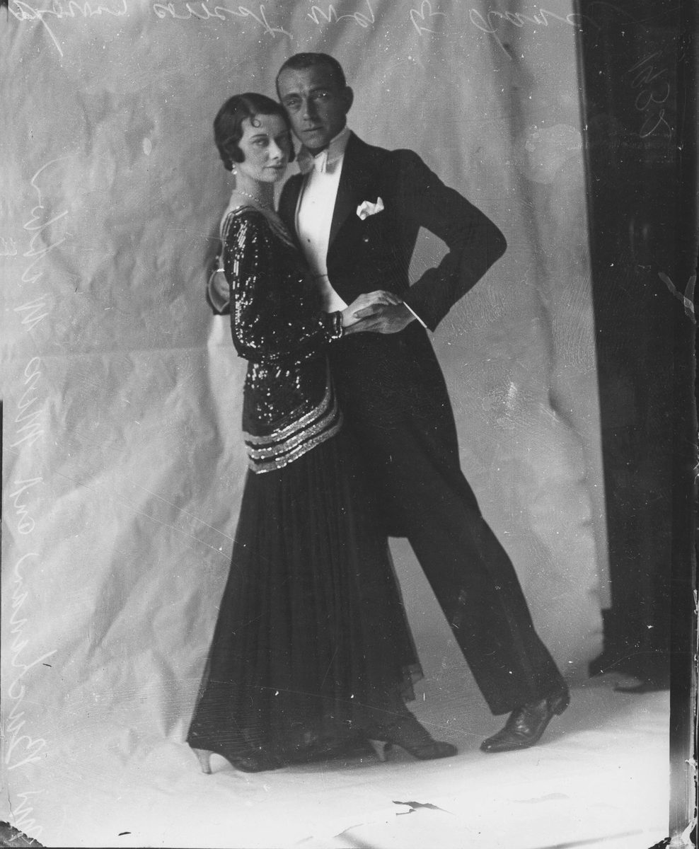 Mr Webber and Miss Buchanan showing the correct way to dance, Brisbane (1932)